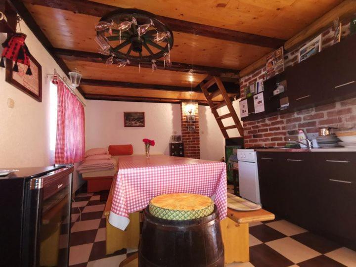 Ivona - Kuca Za Odmor Perusic - Stara Lika Apartment Exterior photo