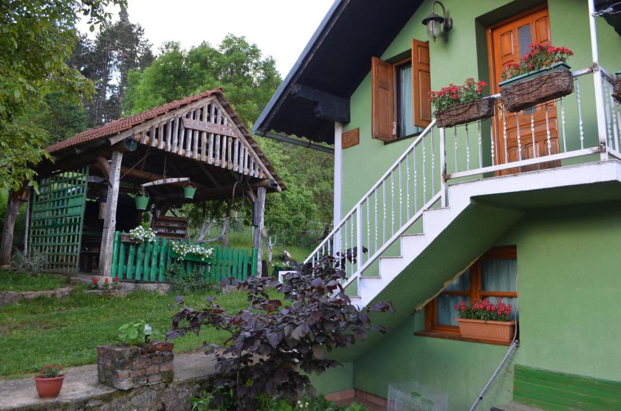 Ivona - Kuca Za Odmor Perusic - Stara Lika Apartment Exterior photo